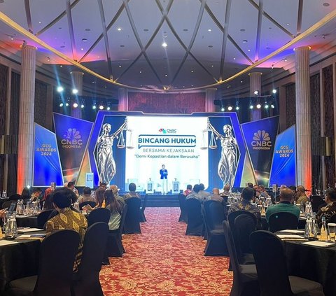 JAM-Intelihen Kejagung memberikan keynote speech di event CNBC Bincang Hukum di Hotel Indonesia Kempinski, Jakarta pada Selasa, 15 Oktober 2024