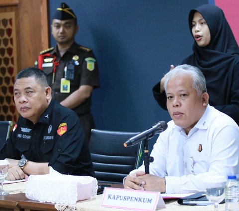 Tim Jaksa Penyidik JAM-Pidsus Kejaksaan Agung metapkan mantan Mendag TTL sebagai tersangka kasus korupsi impor gula pada Selasa, 29 Oktober 2024