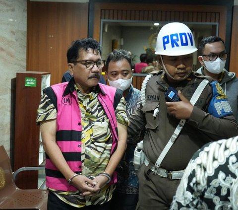 Kejagung menetapkan ZR mantan pejabat MA sebagai tersangka dalam kasus permufakatan jahat suap dan gratifikasi dengan temuan uang Rp920 miliar dan emas 51 Kg