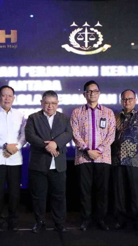 JAM-Datun Kejaksaan Agung jalin sinergi dengan BPKH melalui penandatanganan perjanjian kerja sama peningkatan kualitas pengelolaan dana haji pada Senin, 23 Desember 2024