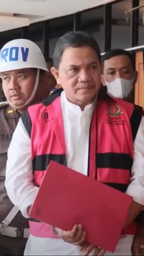 Tim penyidik Direktorat Penyidikan Jaksa Agung Muda Bidang Tindak Pidana Khusus (Jam Pidsus) menerima pengembalian uang USD2.021.000 dari tersangka AQ dan SR. Uang itu diserahkan melalui pengacara kedua tersangka, Kamis 16 November 2023.