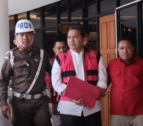 Tim penyidik Direktorat Penyidikan Jaksa Agung Muda Bidang Tindak Pidana Khusus (Jam Pidsus) menerima pengembalian uang USD2.021.000 dari tersangka AQ dan SR. Uang itu diserahkan melalui pengacara kedua tersangka, Kamis 16 November 2023.