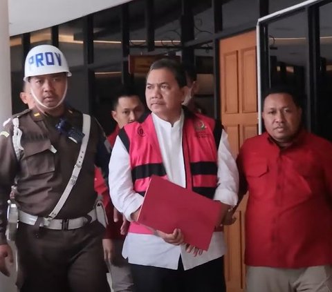 Tim penyidik Direktorat Penyidikan Jaksa Agung Muda Bidang Tindak Pidana Khusus (Jam Pidsus) menerima pengembalian uang USD2.021.000 dari tersangka AQ dan SR. Uang itu diserahkan melalui pengacara kedua tersangka, Kamis 16 November 2023.