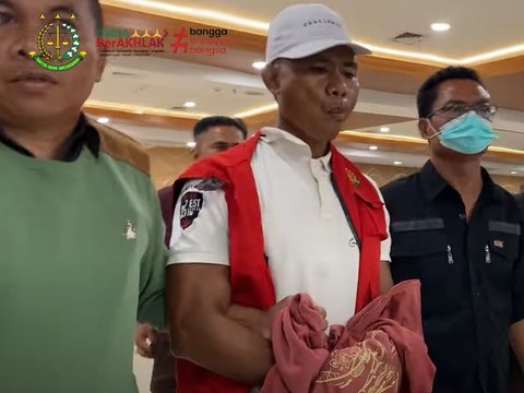 Satu lagi terpidana yang masuk dalam Daftar Pencarian Orang (DPO) Kejaksaan berhasil dibekuk. Kali ini, Tim Tangkap Buronan (Tabur) Kejaksaan Agung membekuk terpidana bernama Aris Taneo.