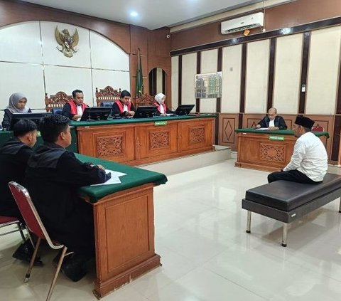 Majelis Hakim Pengadilan Negeri (PN) Bireuen, Aceh, menjatuhkan vonis 6 bulan penjara untuk Ca, M, dan F, tiga terdakwa kasus Pidana Pemilu, Ca dan M merupakan calon legislatif (caleg) dari partai nasional, sementara F merupakan seorang keuchik atau kepala desa.