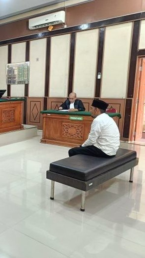 Majelis Hakim Pengadilan Negeri (PN) Bireuen, Aceh, menjatuhkan vonis 6 bulan penjara untuk Ca, M, dan F, tiga terdakwa kasus Pidana Pemilu, Ca dan M merupakan calon legislatif (caleg) dari partai nasional, sementara F merupakan seorang keuchik atau kepala desa.