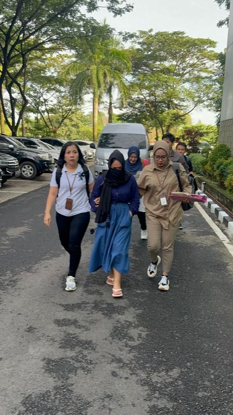 Tim Penyidik Bidang Tindak Pidana Khusus Kejaksaan Tinggi Sumatera Selatan (Kejati Sumsel) menangkap satu tersangka kasus penjualan asrama mahasiswa milik Yayasan Batanghari di Yogyakarta. Satu tersangka yang ditahan pada Rabu 6 Maret 2024 ini berinisial DK.