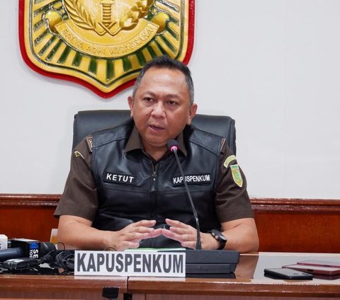 Kejaksaan Agung melalui Tim Jaksa Penyidik pada Direktorat Penyidikan Jaksa Agung Muda Bidang Tindak Pidana Khusus (JAM PIDSUS) memeriksa 4 saksi terkait perkara dugaan tindak pidana korupsi penyalahgunaan wewenang dalam penjualan emas oleh Butik Emas Logam Mulia Surabaya 01 Antam (BELM Surabaya 01 Antam) tahun 2018.