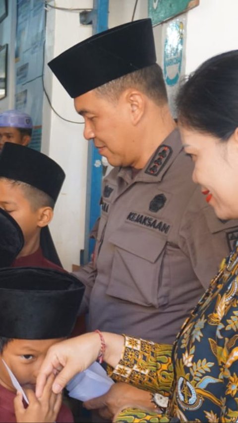 Kepala Kejaksaan Negeri Batam, I Ketut Kasna Dedi, bersama jajarannya berkeliling ke sejumlah panti asuhan, Jumat 22 Maret 2024. Mereka menyantuni anak yatim, berbuka puasa bersama, hingga berbagi takjil kepada masyarakat.