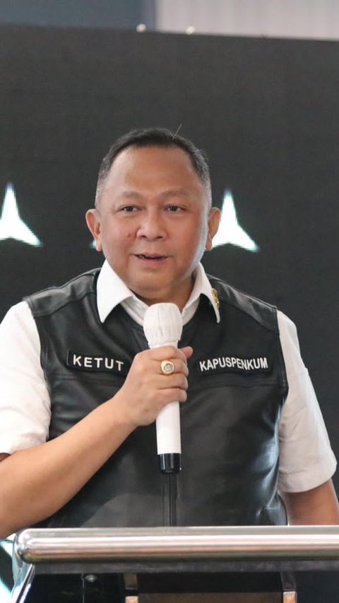 Tim Jaksa Penyidik pada Direktorat Penyidikan Jaksa Agung Muda Bidang Tindak Pidana Khusus (JAM PIDSUS) Kejaksaan Agung memeriksa dua saksi terkait dugaan tindak pidana korupsi penyalahgunaan wewenang dalam penjualan emas oleh Butik Emas Logam Mulia Surabaya 01 Antam (BELM Surabaya 01 Antam) tahun 2018.