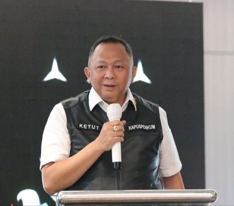 Tim Jaksa Penyidik pada Direktorat Penyidikan Jaksa Agung Muda Bidang Tindak Pidana Khusus (JAM PIDSUS) Kejaksaan Agung memeriksa dua saksi terkait dugaan tindak pidana korupsi penyalahgunaan wewenang dalam penjualan emas oleh Butik Emas Logam Mulia Surabaya 01 Antam (BELM Surabaya 01 Antam) tahun 2018.