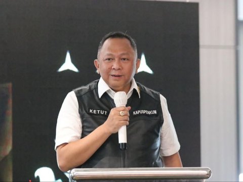 Tim Jaksa Penyidik pada Direktorat Penyidikan Jaksa Agung Muda Bidang Tindak Pidana Khusus (JAM PIDSUS) Kejaksaan Agung memeriksa dua saksi terkait dugaan tindak pidana korupsi penyalahgunaan wewenang dalam penjualan emas oleh Butik Emas Logam Mulia Surabaya 01 Antam (BELM Surabaya 01 Antam) tahun 2018.