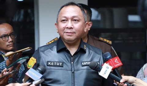 “Terkait dengan penyidikan perkara dugaan tindak pidana korupsi dalam kegiatan importasi gula di Kementerian Perdagangan tahun 2015 sampai dengan 2023,”