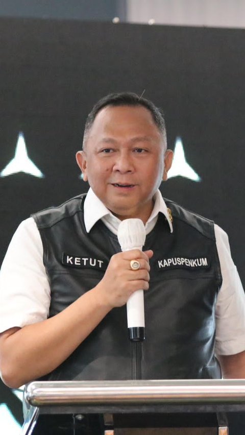 Tim Jaksa Penyidik pada Direktorat Penyidikan Jaksa Agung Muda Bidang Tindak Pidana Khusus (JAM PIDSUS) Kejaksaan Agung memeriksa dua saksi terkait dugaan tindak pidana korupsi penyalahgunaan wewenang dalam penjualan emas oleh Butik Emas Logam Mulia Surabaya 01 Antam (BELM Surabaya 01 Antam) tahun 2018.