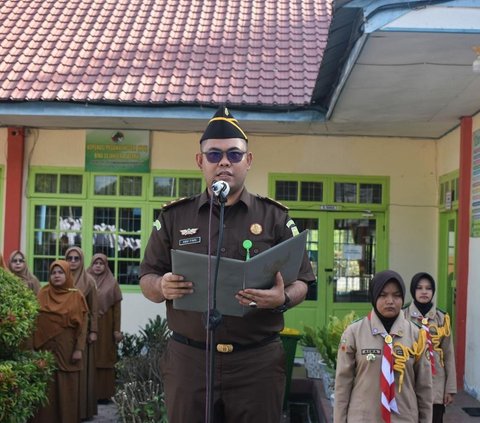 Jajaran Kejaksaan terus berupaya hadir di tengah masyarakat, salah satunya melalui program Jaksa Masuk Sekolah (JMS) seperti dijalankan oleh Kejaksaan Negeri Bireuen, Aceh, berikut ini.