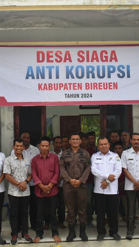 Kepala Kejaksaan Negeri Bireuen, Munawal Hadi, melanjutkan program binaan Desa Siaga Anti Korupsi. Pada Rabu 24 April 2024, Kajari meluncurkan program tersebut di Desa Garot, Kecamatan Pandrah, Kabupaten Bireuen.