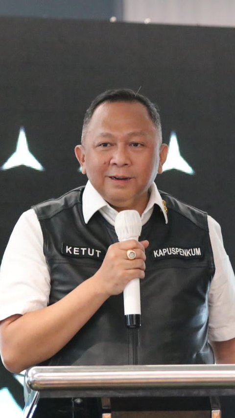 Tim Jaksa Penyidik pada Direktorat Penyidikan Jaksa Agung Muda Bidang Tindak Pidana Khusus (JAM PIDSUS) Kejaksaan Agung memeriksa dua saksi terkait dugaan tindak pidana korupsi penyalahgunaan wewenang dalam penjualan emas oleh Butik Emas Logam Mulia Surabaya 01 Antam (BELM Surabaya 01 Antam) tahun 2018.