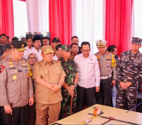 Kepala Kejaksaan Tinggi Riau, Akmal Abbas, S.H., meninjau sejumlah titik Pos Mudik Lebaran Tahun 2024 di Provinsi Riau.