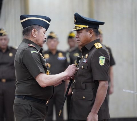 Jaksa Agung ST Burhanuddin melantik Dr. Amir Yanto, S.H., M.M., M.H., CGCAE., sebagai Kepala Badan Pemulihan Aset yang menjadi satuan kerja baru di lingkungan Kejaksaan Republik Indonesia. Pelantikan dan pengambilan sumpah dilakukan di Lantai 11 Gedung Utama Kejaksaan Agung, Senin 19 Februari 2024.