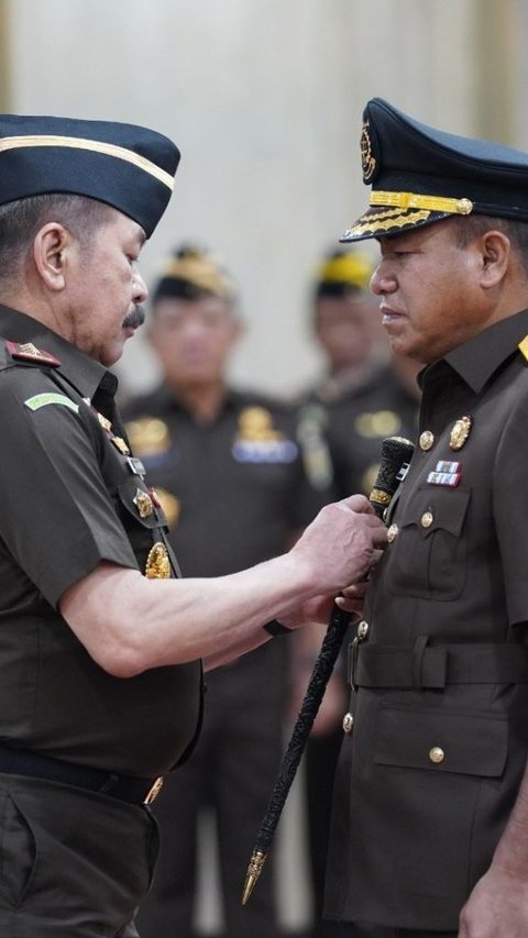 Jaksa Agung ST Burhanuddin melantik Dr. Amir Yanto, S.H., M.M., M.H., CGCAE., sebagai Kepala Badan Pemulihan Aset yang menjadi satuan kerja baru di lingkungan Kejaksaan Republik Indonesia. Pelantikan dan pengambilan sumpah dilakukan di Lantai 11 Gedung Utama Kejaksaan Agung, Senin 19 Februari 2024.