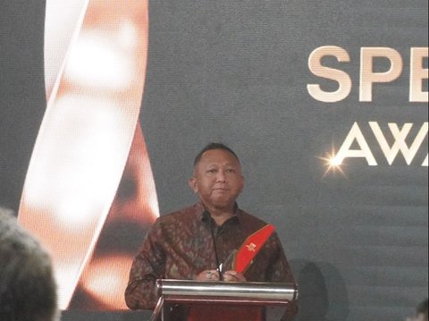 Kajati Bali Ketut Sumedana Raih Best Justice Leadership CNN Award