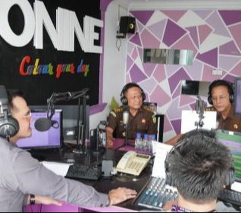 Kasipenkum Kejati Kepri Jadi Penyiar Radio