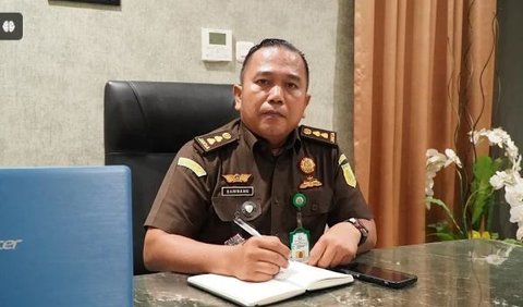 “Penetapan tersangka J oleh Tim Penyidik Pidsus Kejaksaan Tinggi Riau tersebut karena telah mempunyai 2 alat bukti yang cukup berdasarkan Pasal 184 ayat (1) KUHAP,