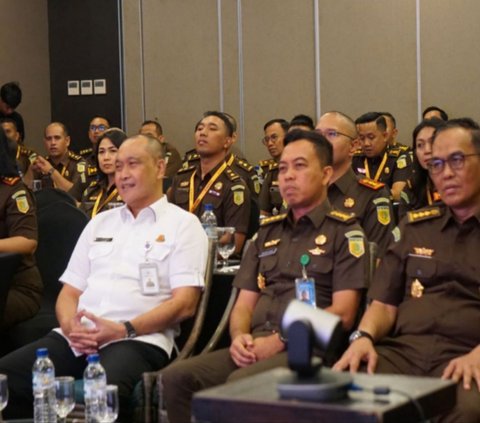 Kejaksaan Republik Indonesia (RI) mengadakan Diklat Refreshing Course di Hotel Lombok Astoria Kota Mataram-NTB. Diklat yang diikuti oleh 50 jaksa ini digelar mulai Senin hingga Jumat,  27 sampai 31 Mei 2024.