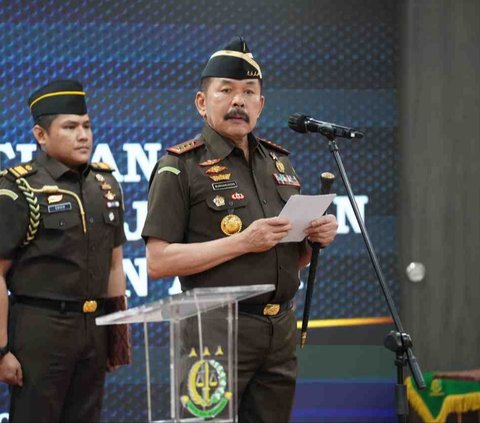 Jaksa Agung ST Burhanuddin melantik Dr. Amir Yanto, S.H., M.M., M.H., CGCAE., sebagai Kepala Badan Pemulihan Aset yang menjadi satuan kerja baru di lingkungan Kejaksaan Republik Indonesia. Pelantikan dan pengambilan sumpah dilakukan di Lantai 11 Gedung Utama Kejaksaan Agung, Senin 19 Februari 2024.