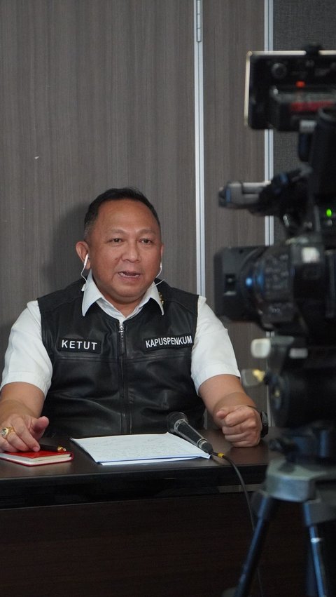 Tim Jaksa Penyidik pada Direktorat Penyidikan Jaksa Agung Muda Bidang Tindak Pidana Khusus (JAM PIDSUS) Kejaksaan RI memeriksa satu tersangka, terkait dengan perkara dugaan tindak pidana korupsi dalam pengelolaan tata niaga komoditas timah di wilayah Izin Usaha Pertambangan (IUP) di PT Timah Tbk tahun 2015 sampai dengan 2022, Kamis 30 Mei 2024.