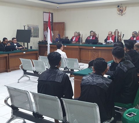 Pengadilan Tindak Pidana Korupsi pada Pengadilan Negeri Kendari menjatuhkan vonis kepada empat terdakwa kasus dugaan korupsi pertambangan ore nikel pada wilayah Izin Usaha Pertambangan (IUP) PT. Antam Tbk di Blok Mandiodo, Senin 6 Mei 2024.