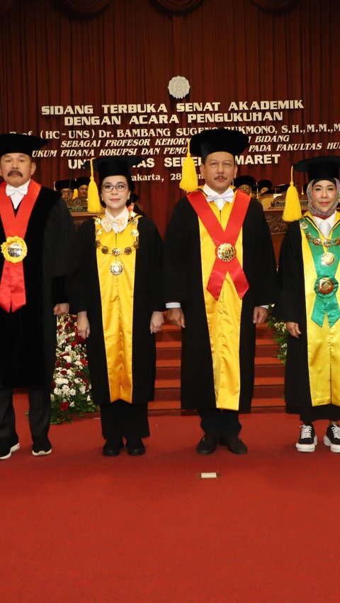 JAM-Pembinaan Bambang Sugeng Rukmono Dikukuhkan Jadi Guru Besar Ilmu Hukum dan Pemulihan Aset Universitas Sebelas Maret