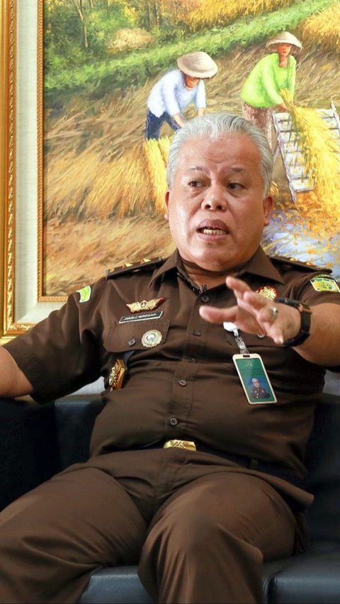 JAM PIDSUS memeriksa 3 orang saksi, terkait dengan perkara dugaan tindak pidana korupsi pada kegiatan importasi gula PT SMIP.