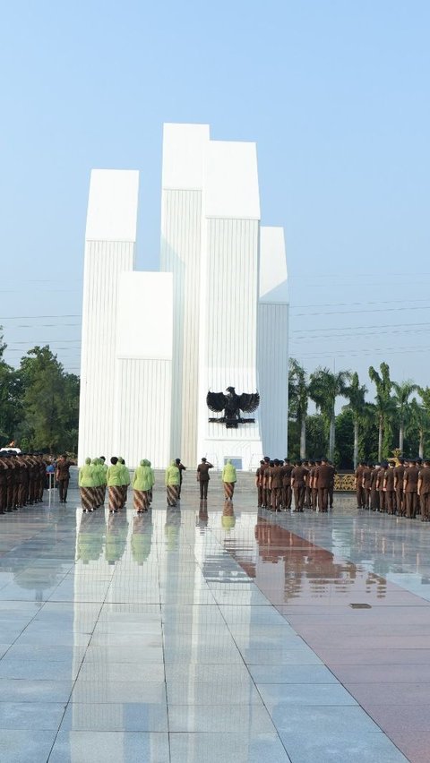 Wakil Jaksa Agung Feri Wibisono memimpin upacara ziarah dan tabur bunga di Taman Makam Pahlawan Kalibata.