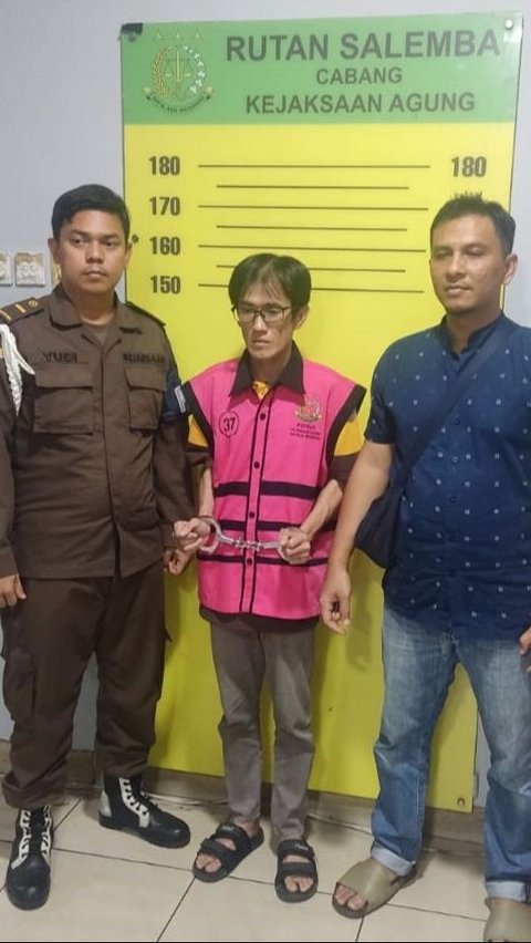 Tim Jaksa Penyidik pada Direktorat Penyidikan Jaksa Agung Muda Bidang Tindak Pidana Khusus (JAM PIDSUS) memeriksa satu saksi terkait perkara dugaan tindak pidana korupsi pada kegiatan importasi gula PT Sumber Mutiara Indah Perdana (SMIP) tahun 2020-2023, Kamis 2 Mei 2024.