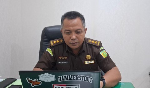 “Dan terkait adanya pemberitaan bahwa disamping terkait laporan pembelian tanah ada juga pemberitaan mengenai dugaan tindak pidana kehutanan terhadap P, hingga saat ini juga Bidang Tindak Pidana Umum Kejati Kalbar belum menerima SPDP baik dari Penyidik Polda ataupun PPNS, yang memang memiliki kewenangan penyelidikan dan penyidikan kasus tersebut,”