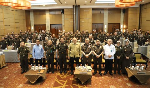 “Aspek Reformasi Birokrasi General yang dilaksanakan oleh Kejaksaan RI merupakan bagian dari 24 indek yang “diampu” oleh berbagai kementerian/lembaga. Secara keseluruhan, terdapat beberapa peningkatan nilai indek yang relatif baik, namun masih terdapat juga beberapa nilai indek yang masih berada dibawah nilai rata-rata capaian penilaian oleh pengampu atau pemilik indek itu sendiri,”