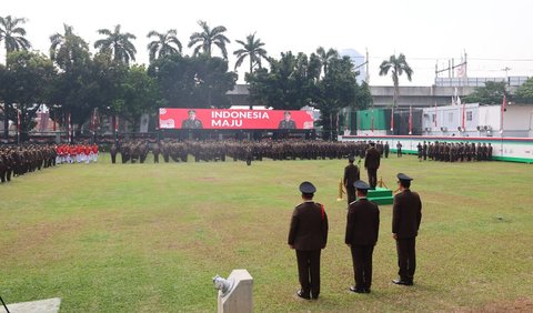 “Dalam melaksanakan tugas, fungsi, dan kewenangan Kejaksaan, kita harus mampu membaca dan memahami keinginan, harapan serta tuntutan masyarakat dalam mewujudkan supremasi hukum yang menjunjung tinggi keadilan, kepastian, dan kemanfaatan hukum,”