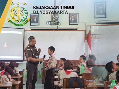 Jaksa Masuk Sekolah