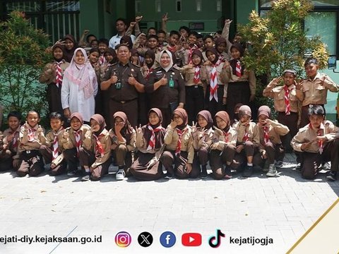 Jaksa Masuk Sekolah