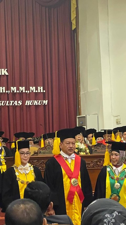 JAM-Pembinaan Bambang Sugeng Rukmono Dikukuhkan Jadi Guru Besar Ilmu Hukum dan Pemulihan Aset Universitas Sebelas Maret